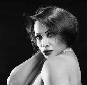 Meet your Posher, Roxana